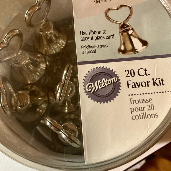 - Wilton silver bell wedding favors 20 count - Picture 3 of 5